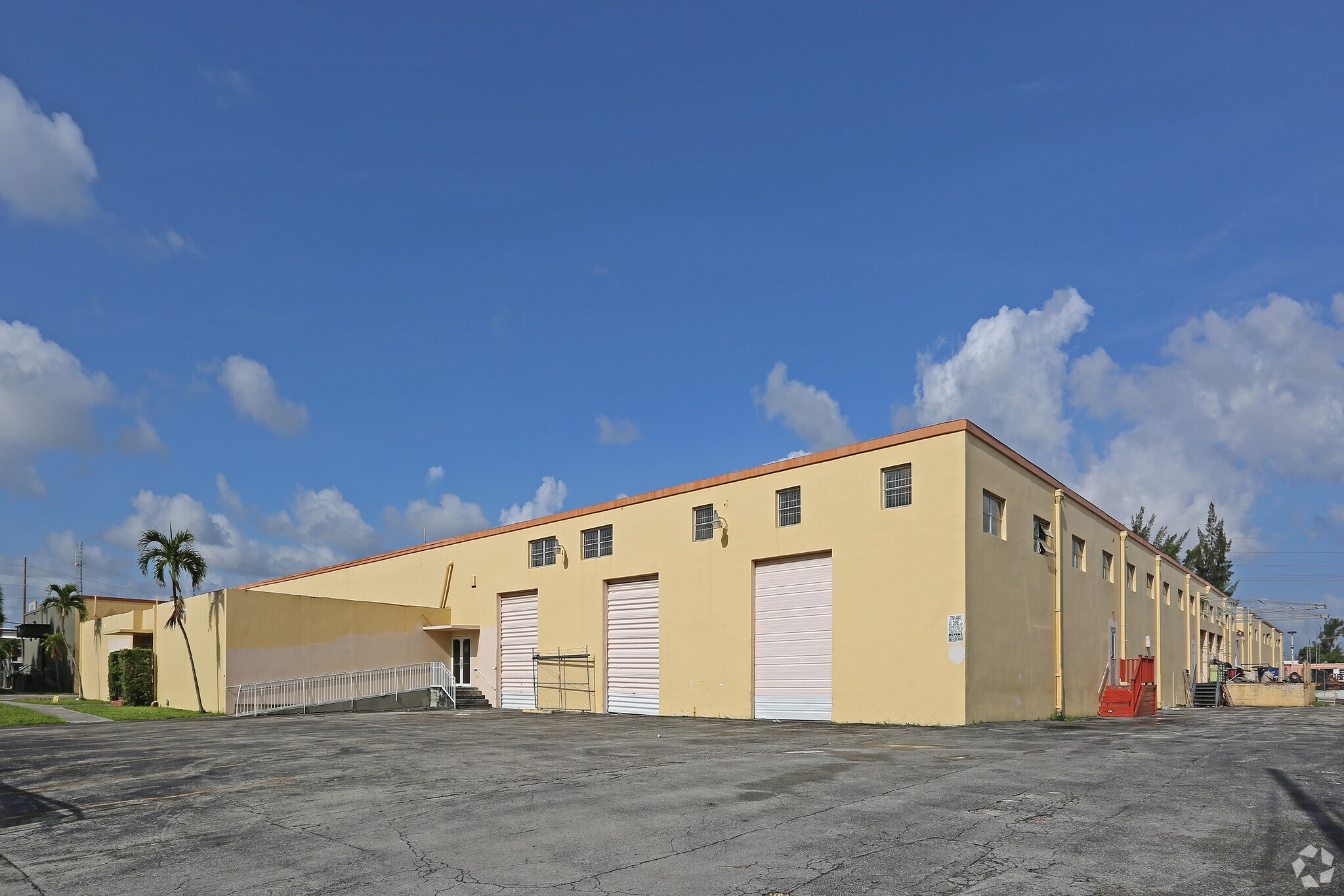 7600-7660 NW 69th Ave, Medley, FL à louer Photo du bâtiment- Image 1 de 6
