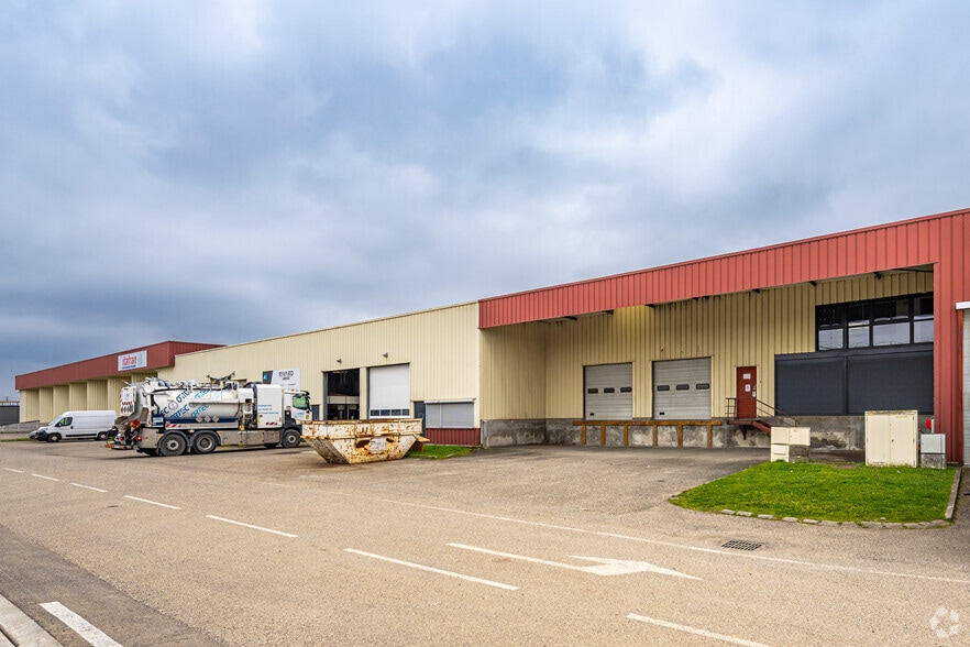 15 Avenue De Montmartin, Corbas for lease - Building Photo - Image 3 of 36