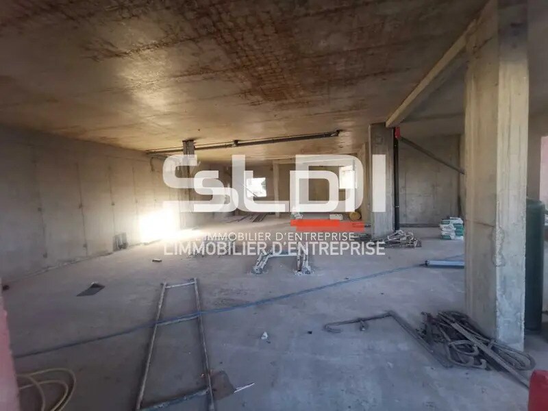 Office in Pont-de-Chéruy for lease Construction Photo- Image 1 of 7