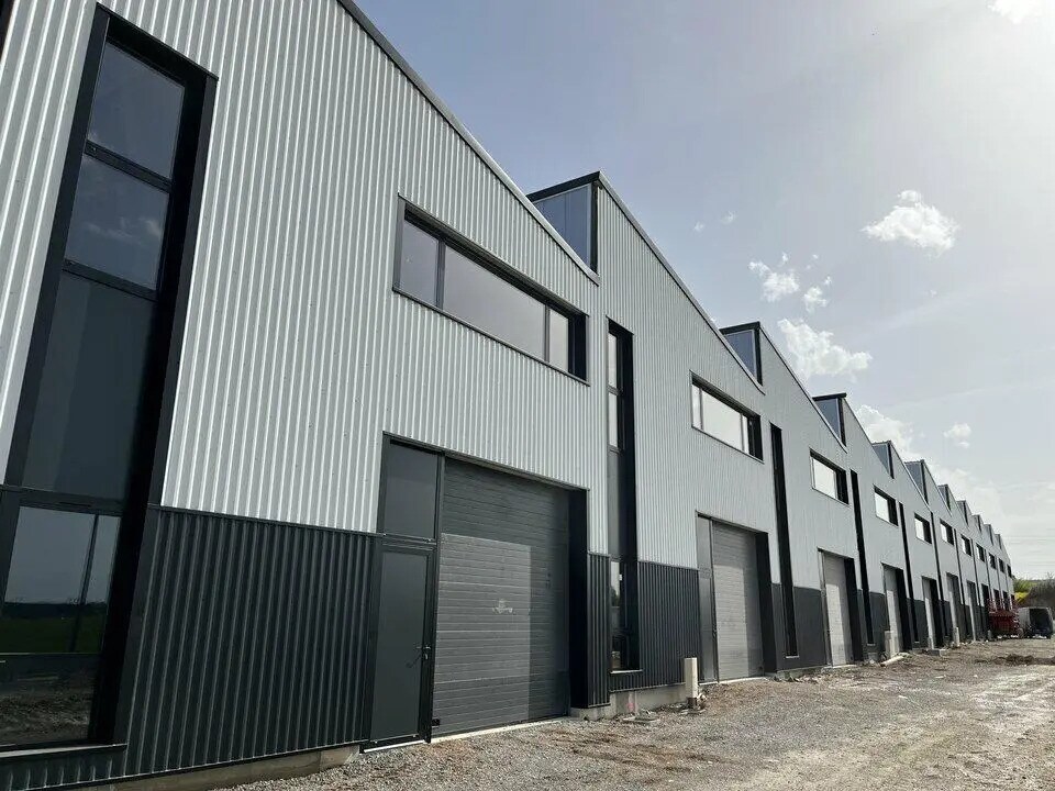 Flex in Cormontreuil for lease Building Photo- Image 1 of 3