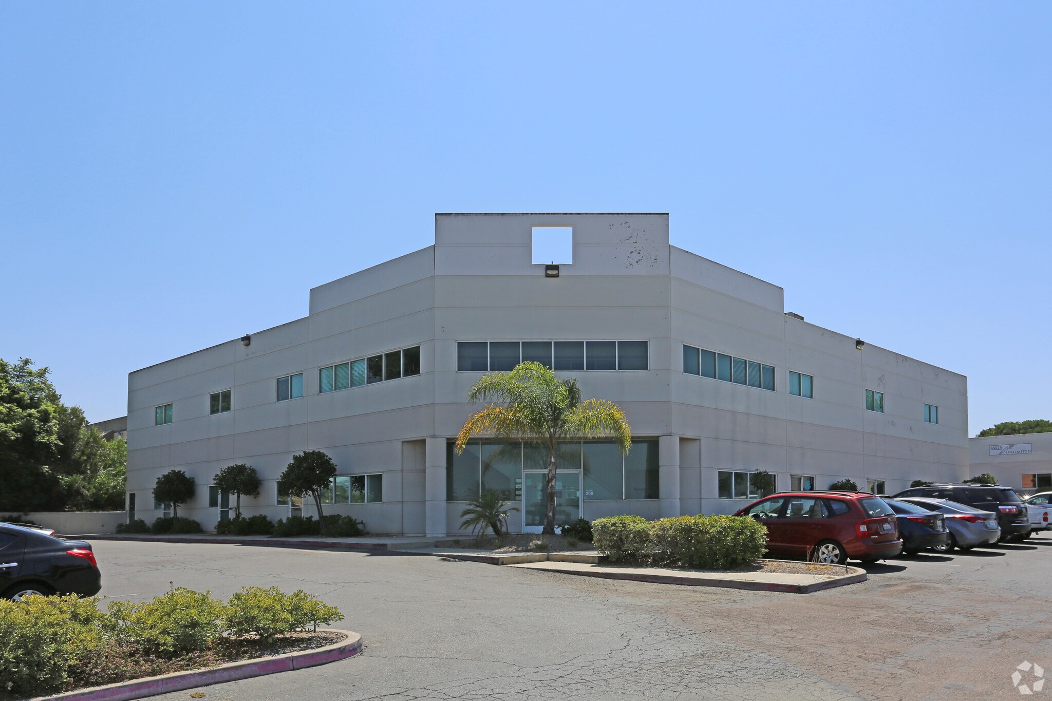 417 E Carmel St, San Marcos, CA à louer Photo du bâtiment- Image 1 de 4