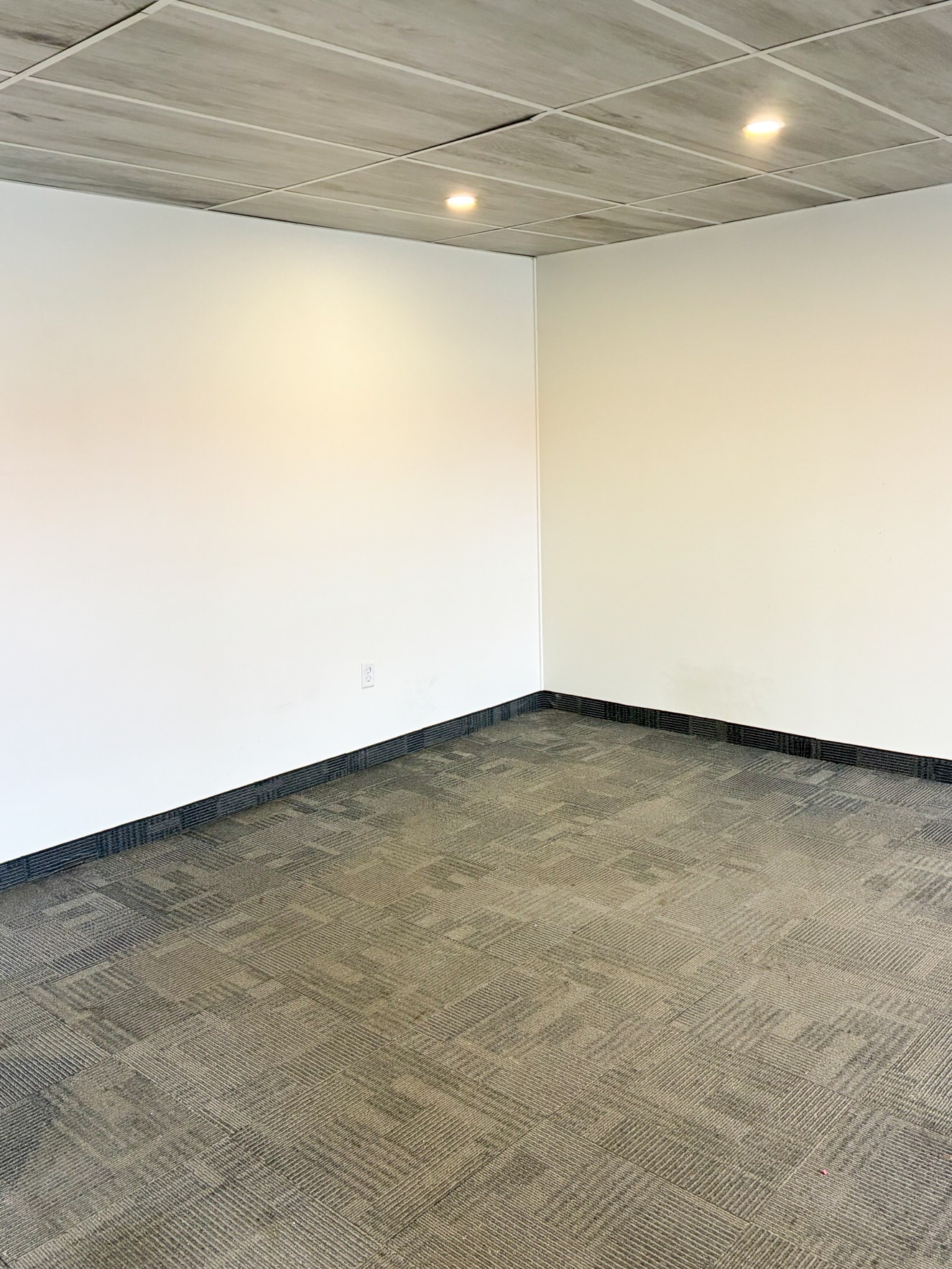 325 Rocky Lake Dr, Bedford, NS for lease Interior Photo- Image 1 of 3