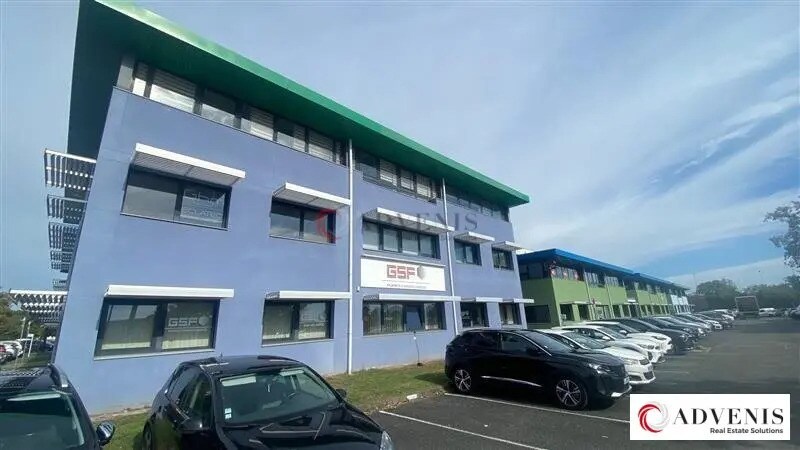 Office in Canéjan for lease - Building Photo - Image 2 of 10