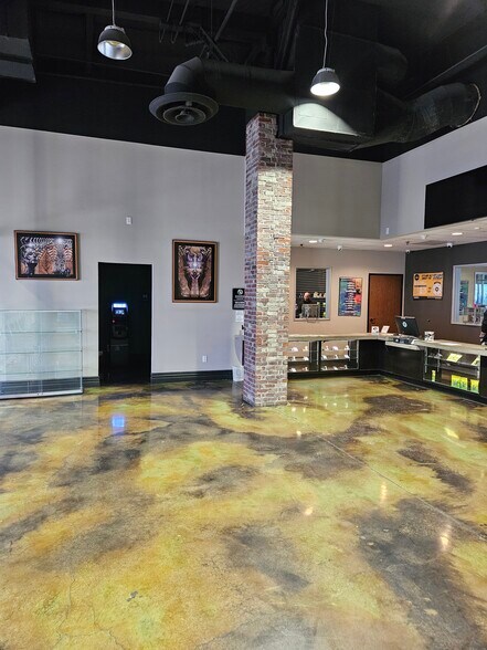 3700 W Segerstrom Ave, Santa Ana, CA à louer - Photo du bâtiment - Image 2 de 28
