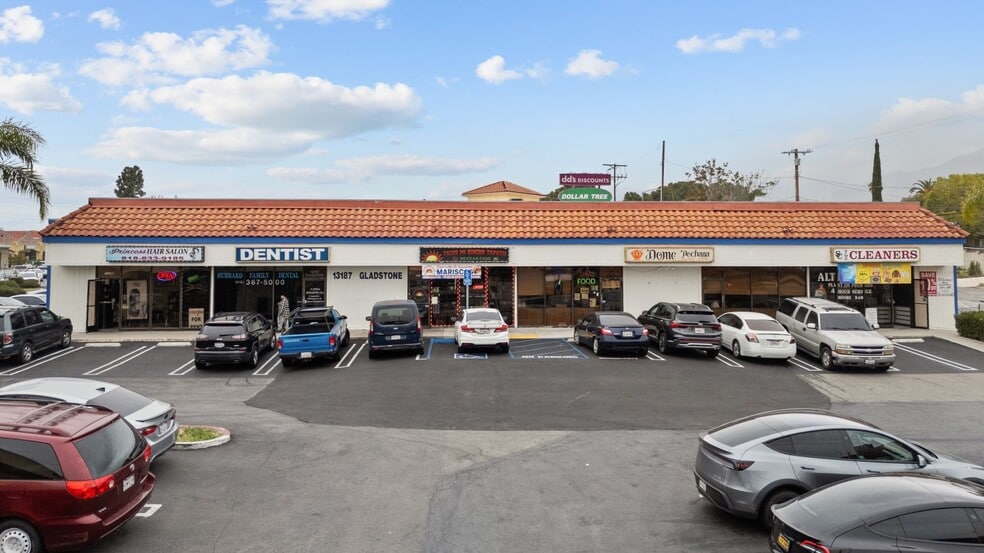 13185 Gladstone Ave, Sylmar, CA à vendre - Photo du bâtiment - Image 2 de 7