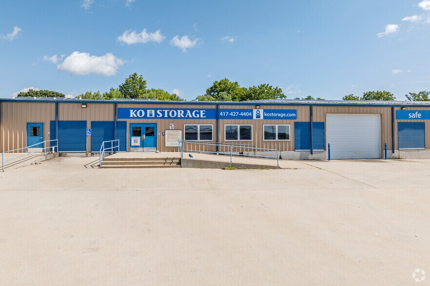 601 E South St, Ozark, MO à vendre - Photo du bâtiment - Image 3 de 7