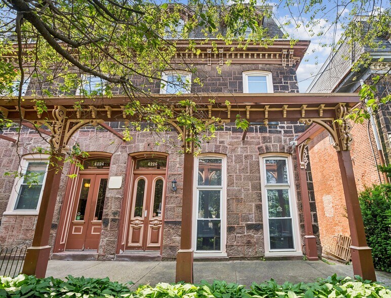 28 TOTAL UNITS | UNIVERSITY CITY portefeuille de 3 propriétés à vendre sur LoopNet.ca - Photo du bâtiment - Image 1 de 3