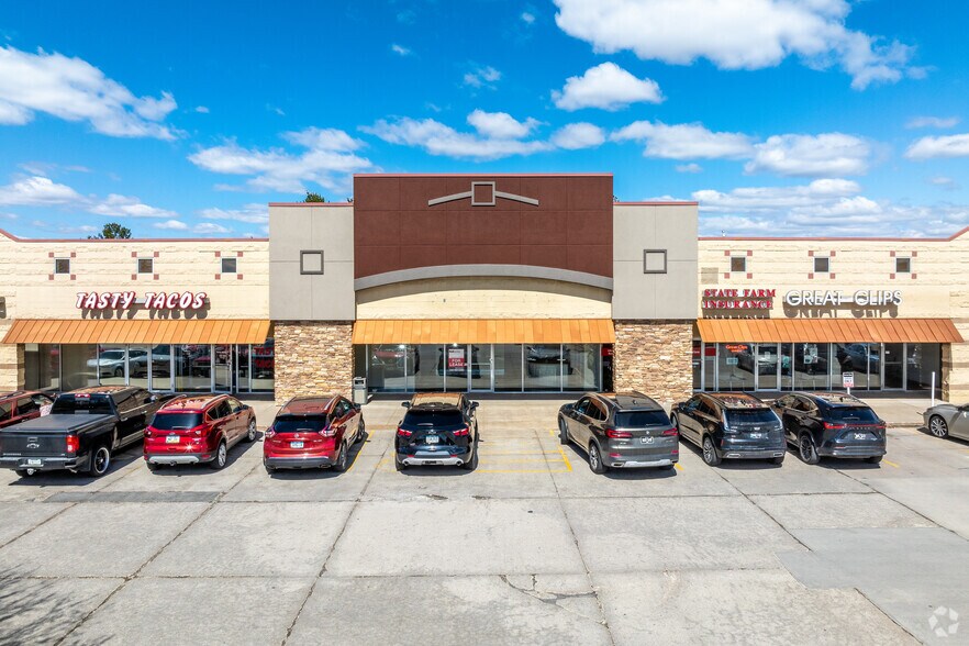 8513-8569 Hickman Rd, Urbandale, IA à louer - Photo du bâtiment - Image 2 de 8