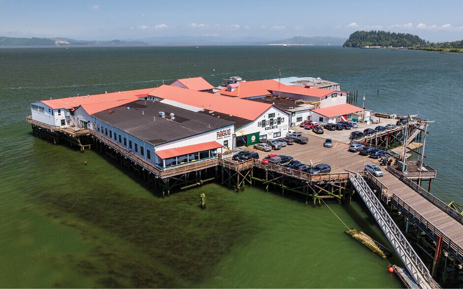 Pier 39 & Land portefeuille de 2 propriétés à vendre sur LoopNet.ca - Photo du bâtiment - Image 1 de 7