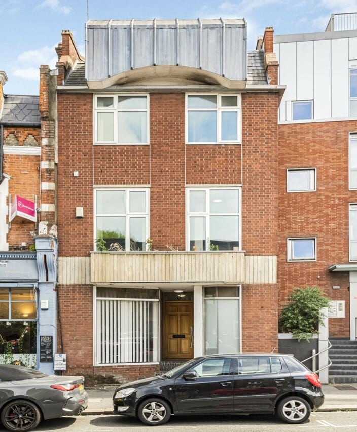 8 Middle Ln, London for sale Primary Photo- Image 1 of 3