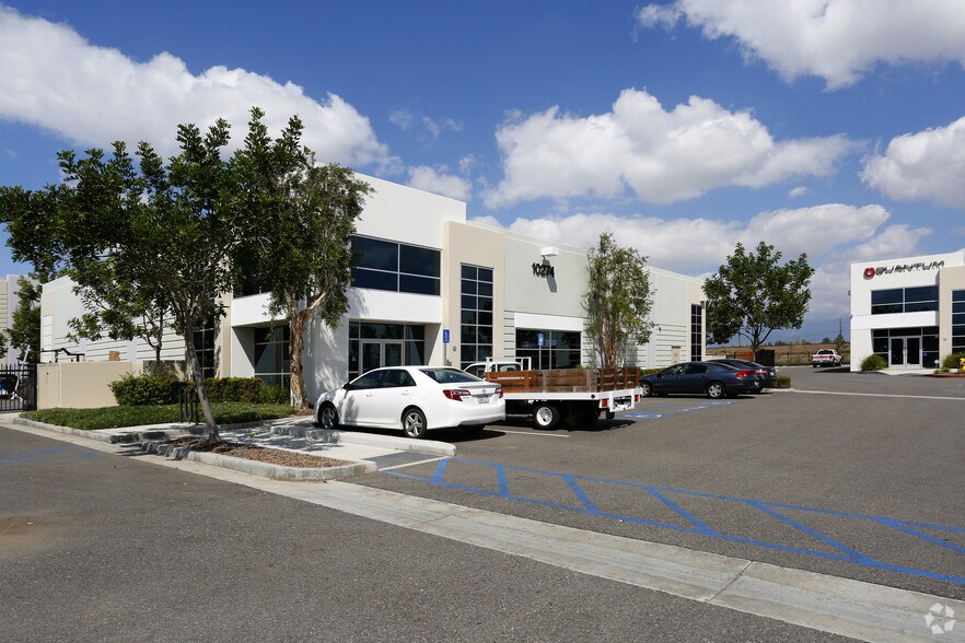 10274 Birtcher Ave, Jurupa Valley, CA à vendre - Photo du bâtiment - Image 2 de 2