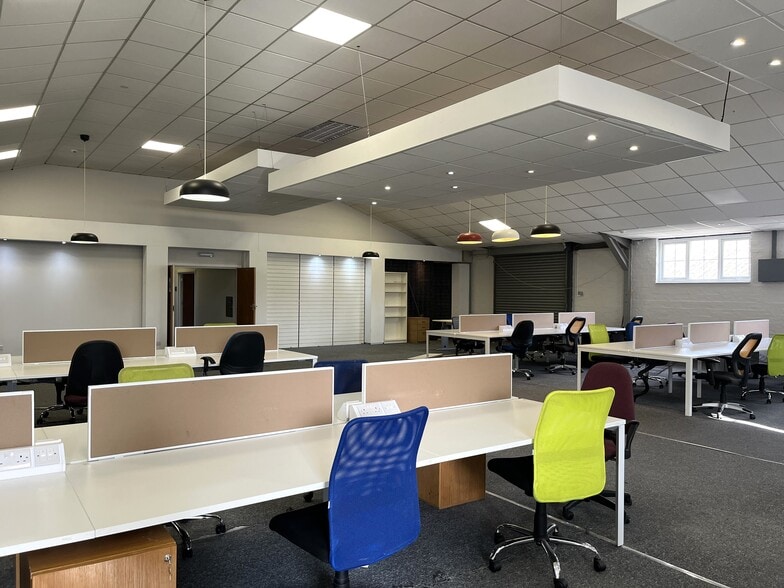 5 Wadsworth Rd, Greenford for lease - Interior Photo - Image 3 of 5