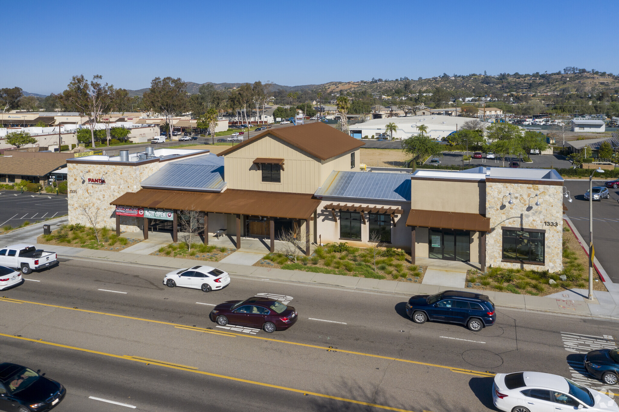 1325 Main St, Ramona, CA à louer Photo du bâtiment- Image 1 de 7