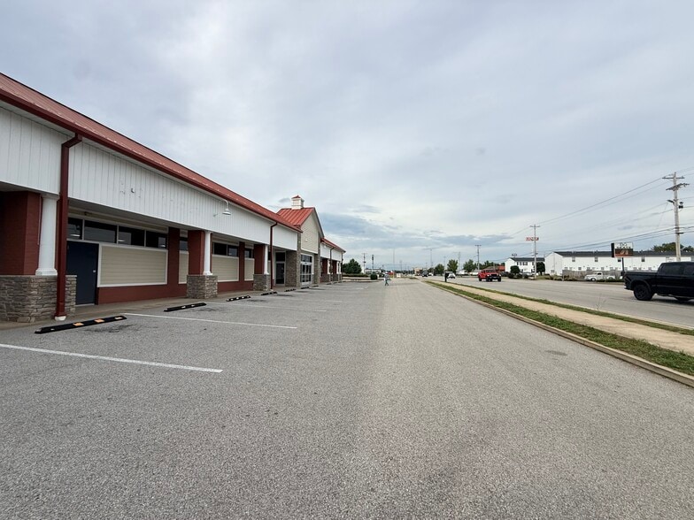 535 Three Springs Rd, Bowling Green, KY for sale - Building Photo - Image 2 of 31