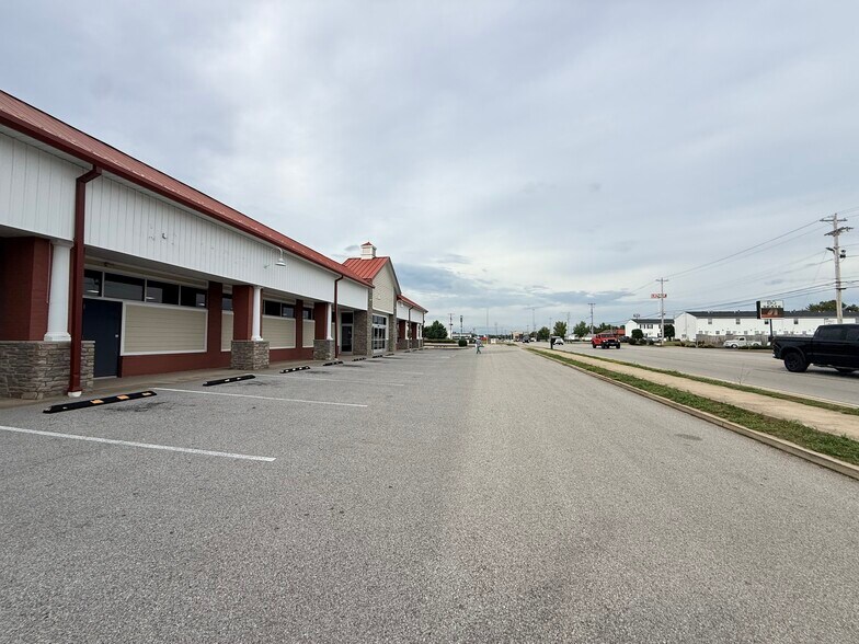 535 Three Springs Rd, Bowling Green, KY à vendre - Photo du bâtiment - Image 2 de 31