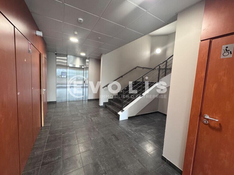 9 Allée Irène Joliot Curie, Saint-Priest à louer - Photo du bâtiment - Image 2 de 19
