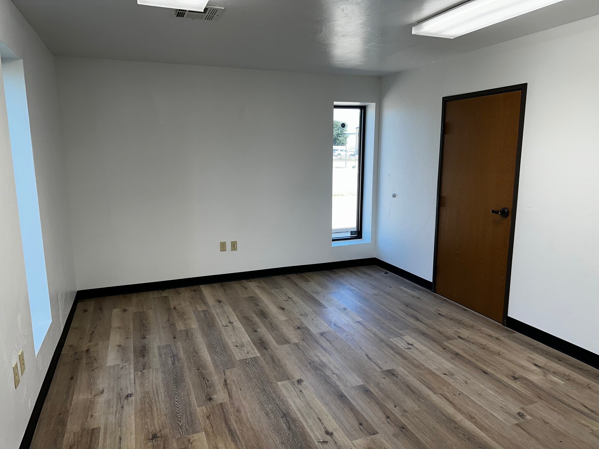 15266 NW Expressway, Piedmont, OK for lease Interior Photo- Image 1 of 8