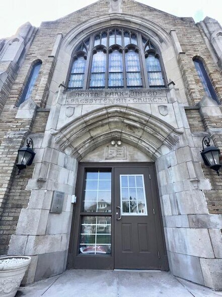 29 UNIT N. Buffalo Church Conversions portefeuille de 2 propriétés à vendre sur LoopNet.ca - Photo du bâtiment - Image 2 de 32