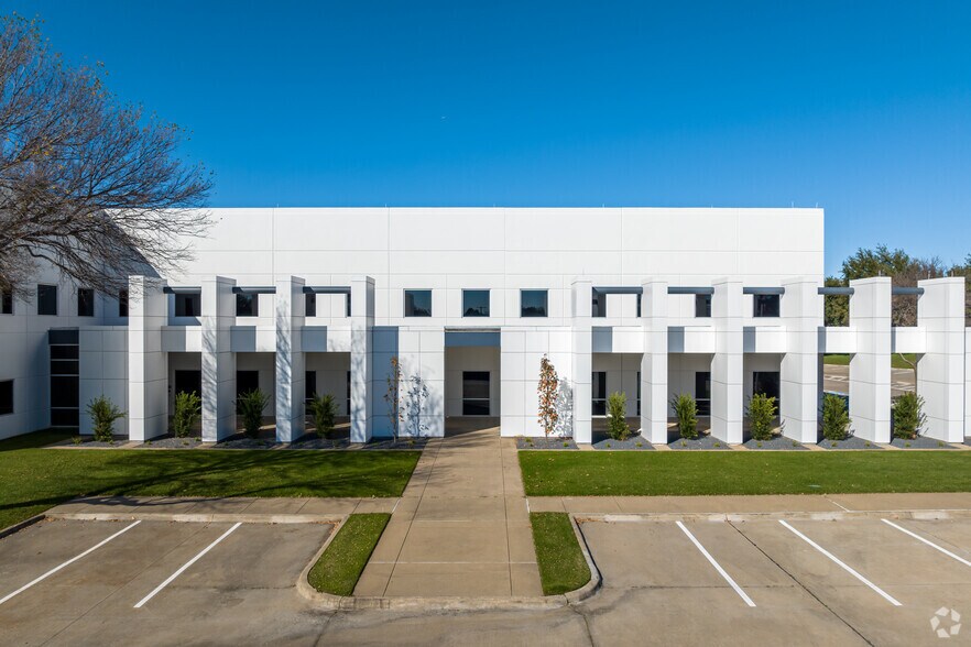 4101 International Pky, Carrollton, TX à louer - Photo du bâtiment - Image 3 de 10