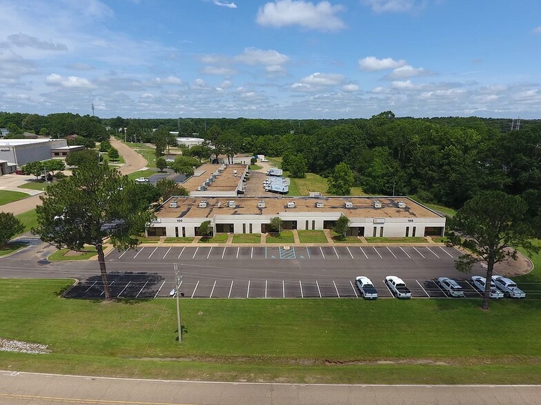 100 - 104 Business Park Dr, Ridgeland, MS for lease - Primary Photo - Image 1 of 27