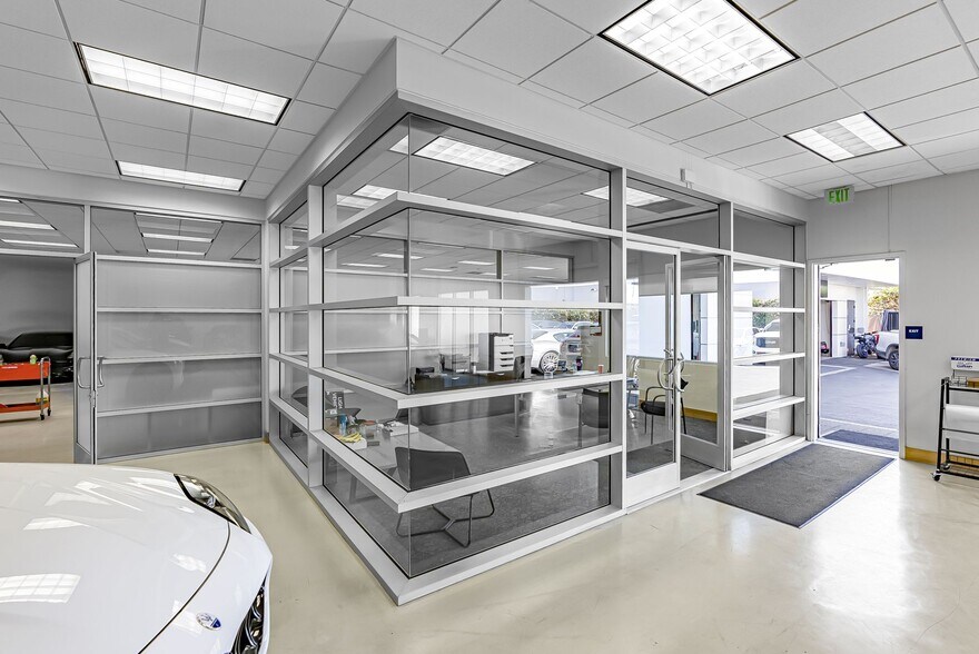 4040 Campus Dr, Newport Beach, CA à louer - Photo intérieure - Image 2 de 4
