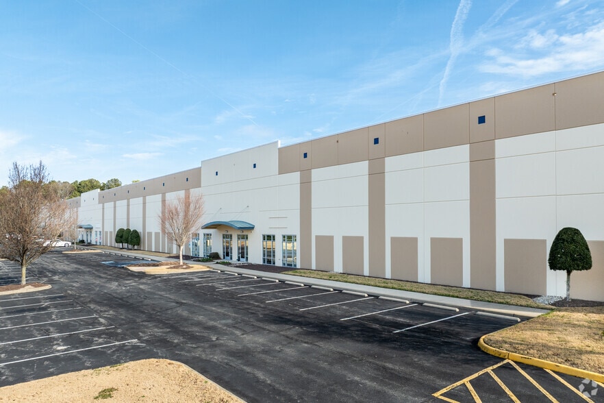 6950 Harbour View Blvd, Suffolk, VA for lease - Primary Photo - Image 1 of 5