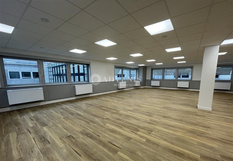 Office in Tremblay-en-France for lease - Building Photo - Image 1 of 8