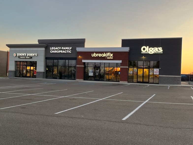 4064 Alpine Ave NW, Comstock Park, MI for lease - Building Photo - Image 2 of 5