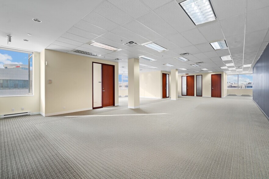 8585 Rte Transcanadienne, Montréal, QC à louer - Photo du bâtiment - Image 3 de 14