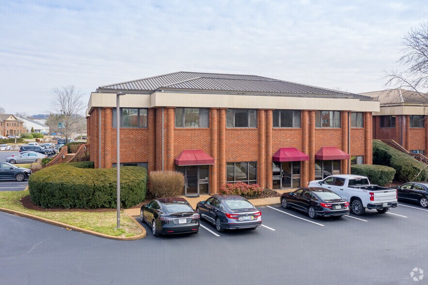 5123 Virginia Way, Brentwood, TN à vendre - Photo du bâtiment - Image 3 de 6