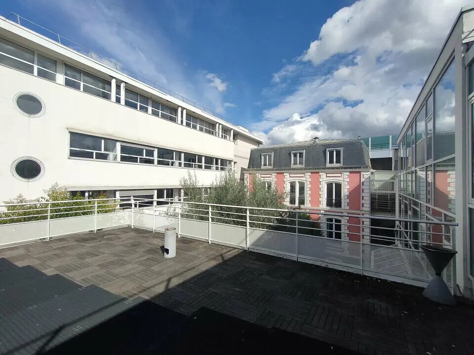 Bureau dans Saint-Cloud à louer Photo du bâtiment- Image 1 de 2