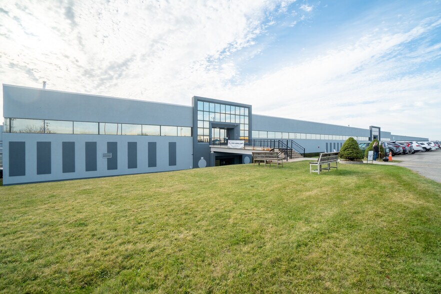 1200 Lebanon Rd, West Mifflin, PA à louer - Photo du bâtiment - Image 1 de 12