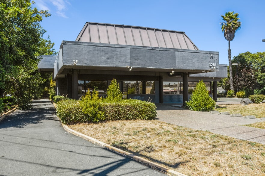 3201 Sonoma Blvd, Vallejo, CA for sale - Building Photo - Image 2 of 15