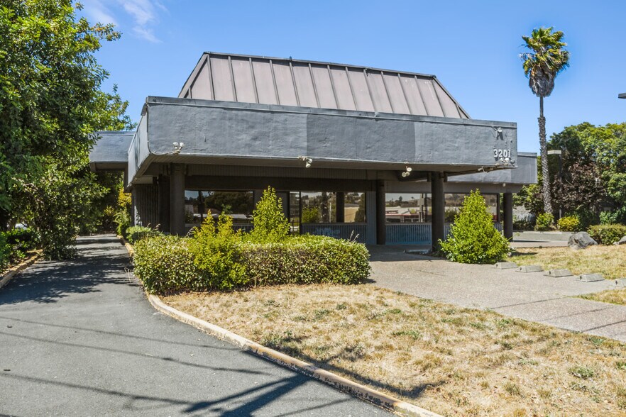 3201 Sonoma Blvd, Vallejo, CA à vendre - Photo du bâtiment - Image 2 de 15