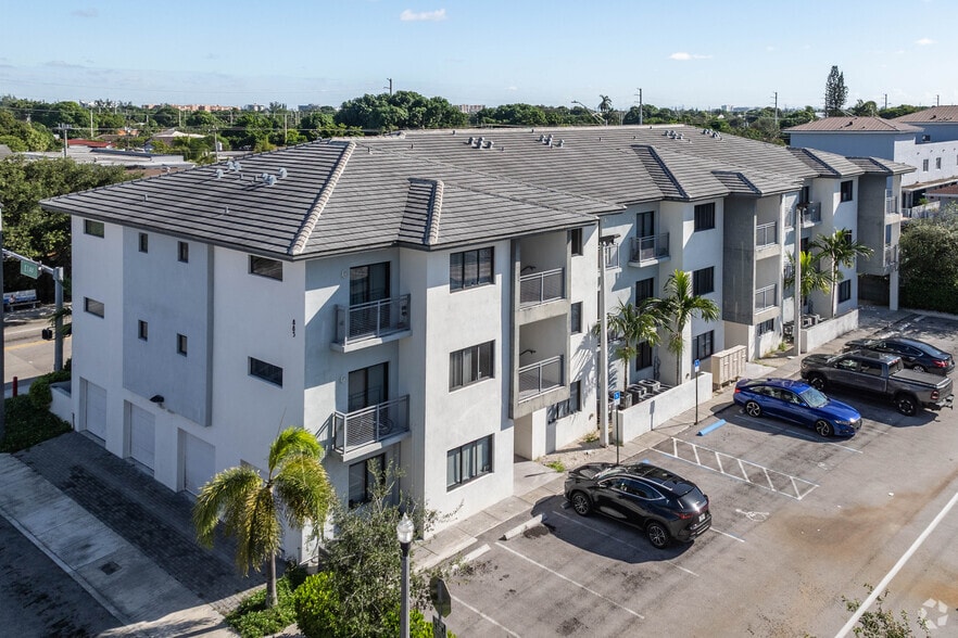 100 E 9th St, Hialeah, FL à vendre - Photo du bâtiment - Image 2 de 4