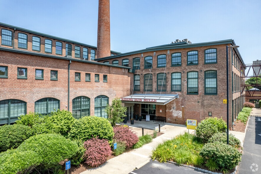 166 Valley St, Providence, RI for sale - Primary Photo - Image 1 of 103