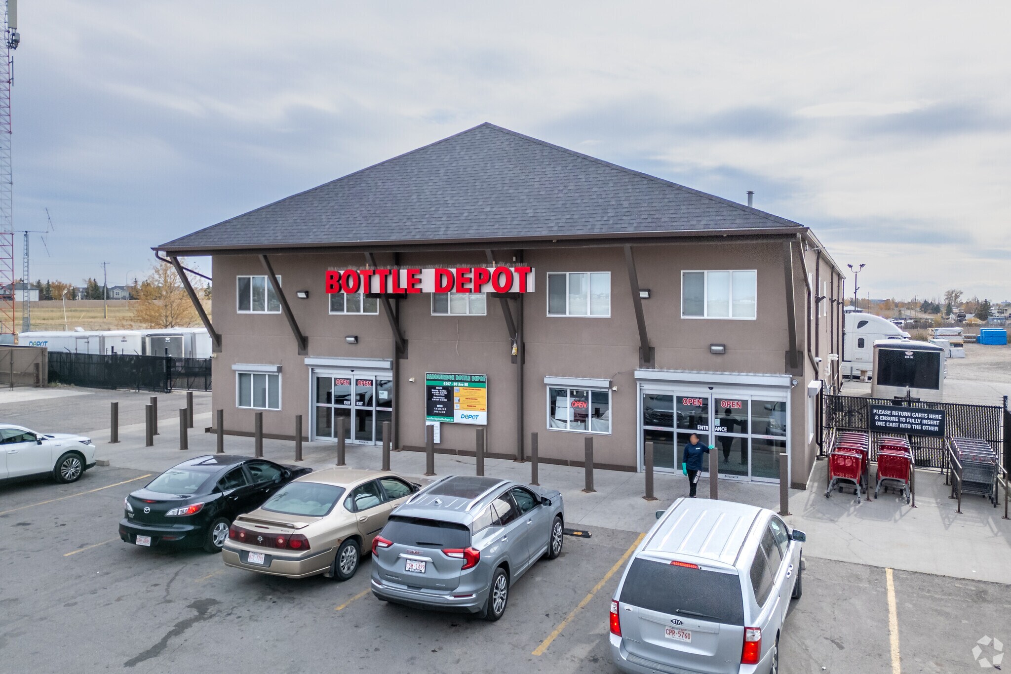 4207 80th Ave NE, Calgary, AB for sale Primary Photo- Image 1 of 1