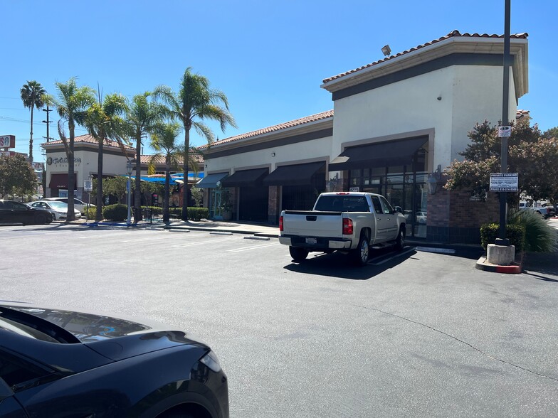 18501-18517 Ventura Blvd, Tarzana, CA for lease - Building Photo - Image 2 of 3