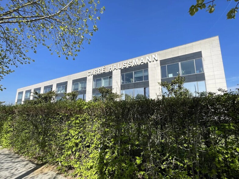 Office in Lieusaint for lease - Building Photo - Image 1 of 8