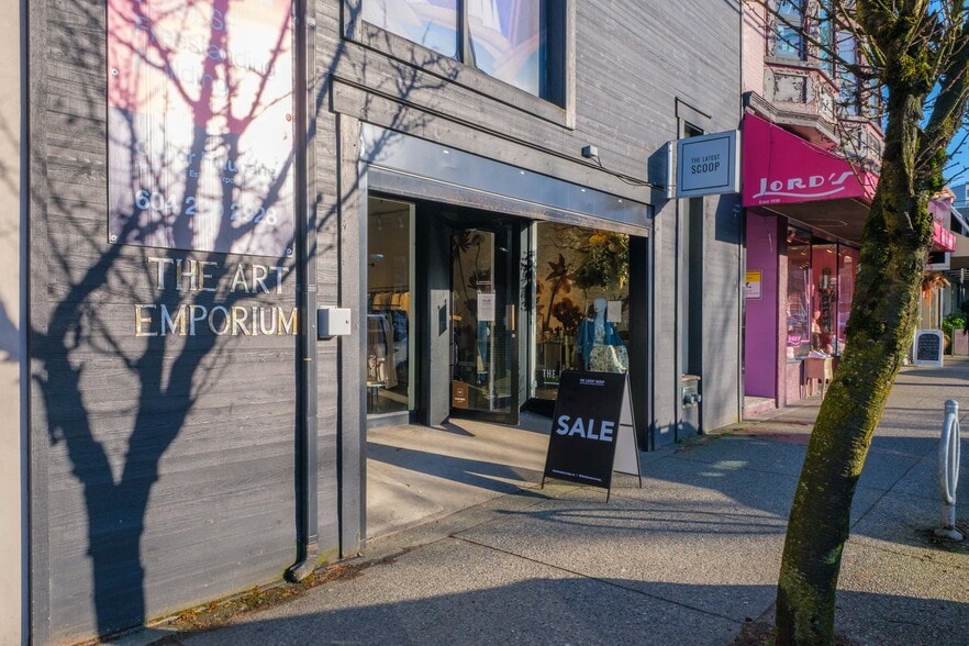 2928 Granville St, Vancouver, BC à louer - Photo du bâtiment - Image 3 de 11