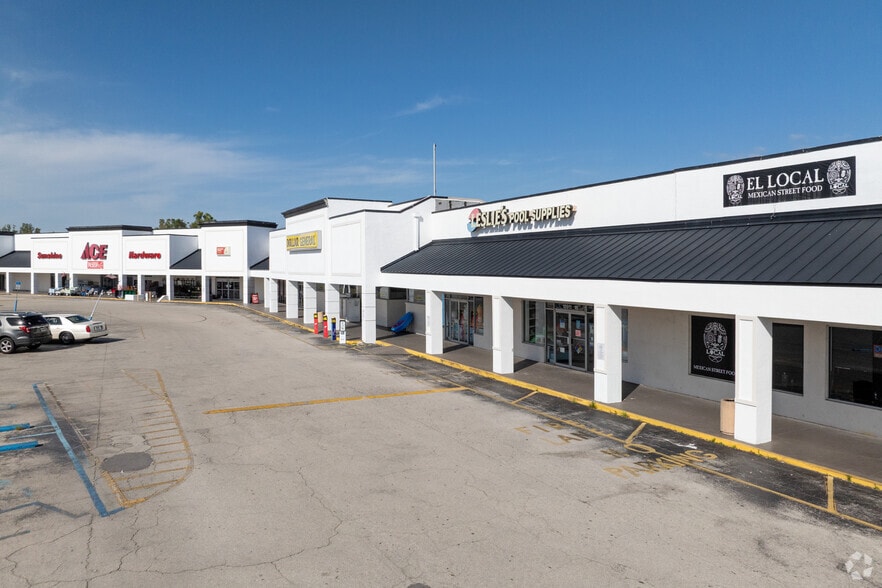 18911 S Tamiami Trl, Fort Myers, FL à louer - Photo du bâtiment - Image 3 de 7