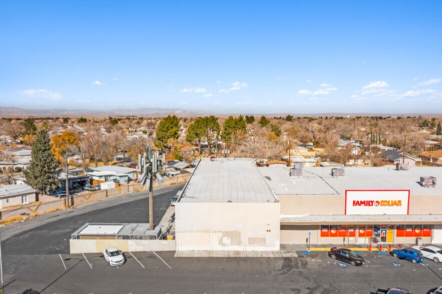 1101-1111 W Avenue I, Lancaster, CA à louer - Photo du bâtiment - Image 3 de 5