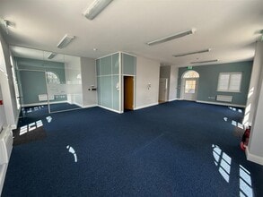 5 Crown Sq, Dorchester for lease Interior Photo- Image 2 of 7