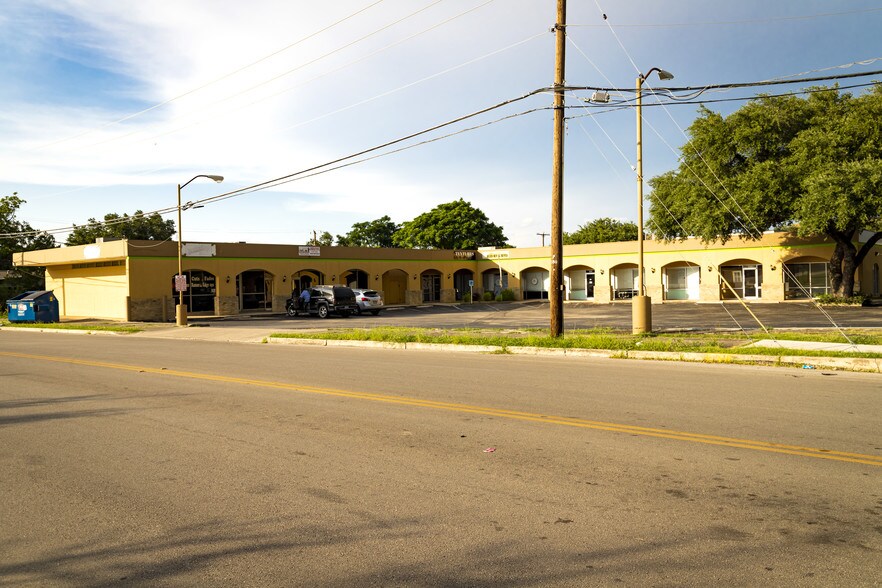 3203 Nacogdoches Rd, San Antonio, TX à louer - Photo du bâtiment - Image 3 de 7