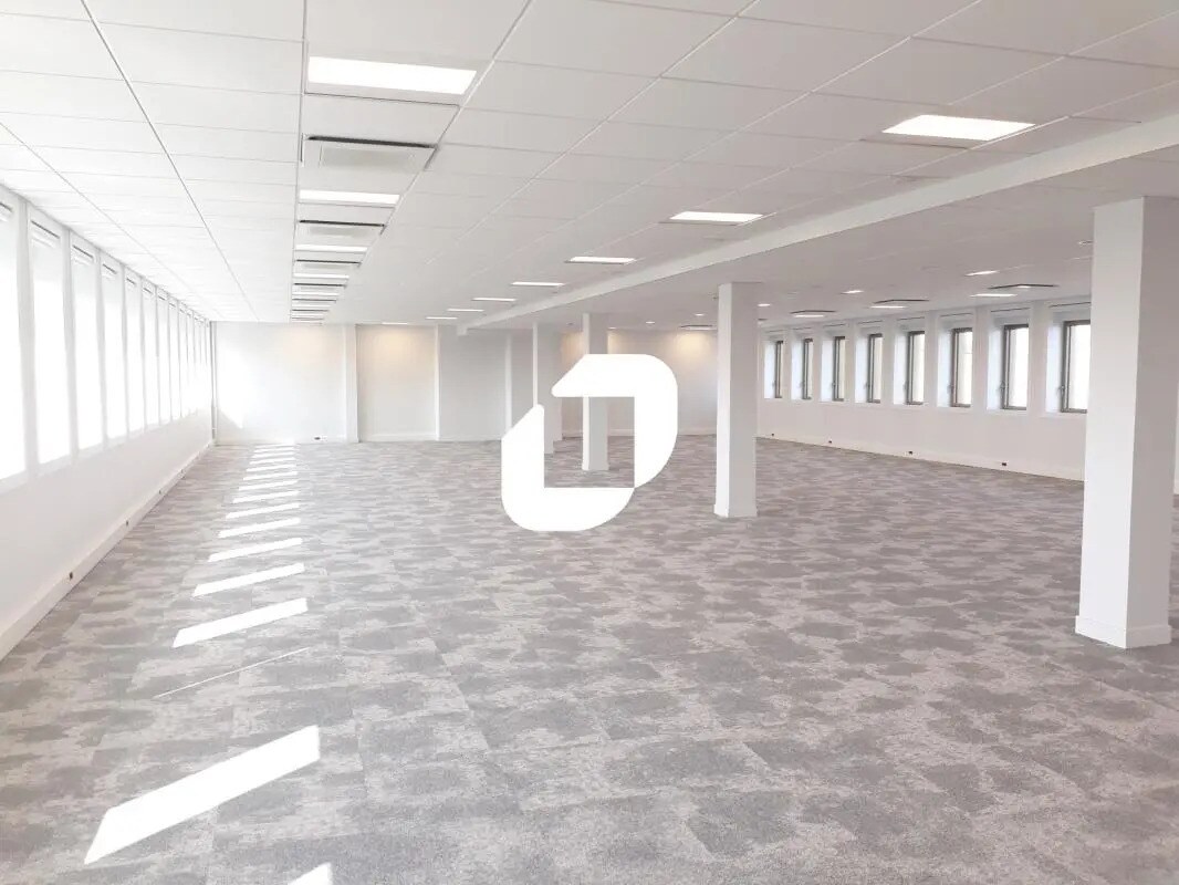 Office in Créteil for lease Interior Photo- Image 1 of 5