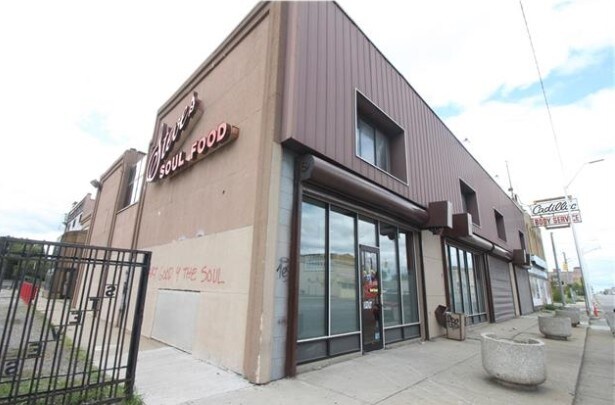 8443 Grand River Ave, Detroit, MI à vendre - Photo du bâtiment - Image 2 de 36