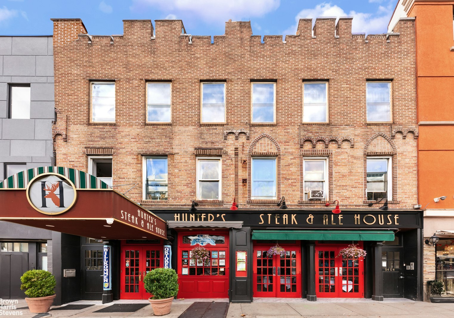 Portfolio of 2 properties for sale on LoopNet.ca Primary Photo- Image 1 of 3