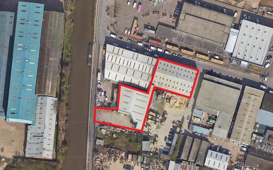 3 Anthony Way, Londres à vendre - Aérien - Image 2 de 12