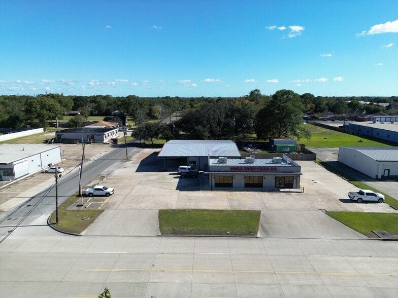 2701 Nall St, Port Neches, TX for sale - Building Photo - Image 2 of 8