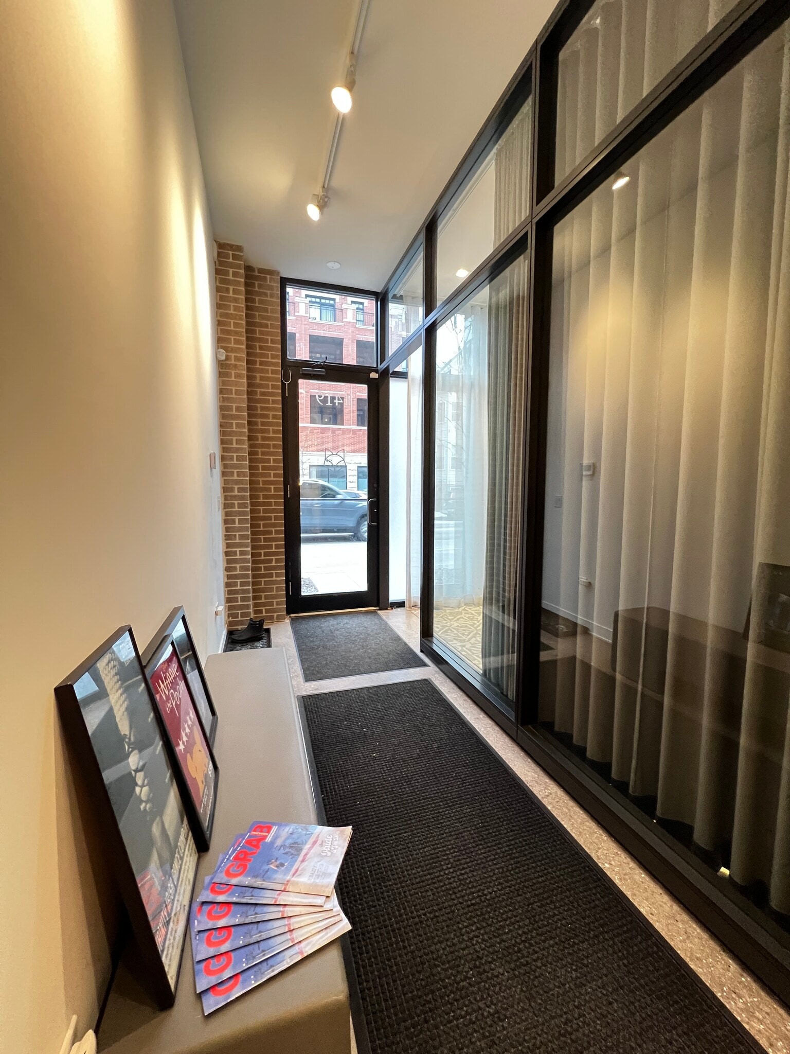 1419 W Belmont Ave, Chicago, IL for lease Interior Photo- Image 1 of 13